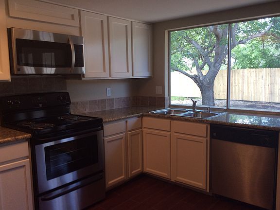 3rd image of 2813 White Oak Ct
