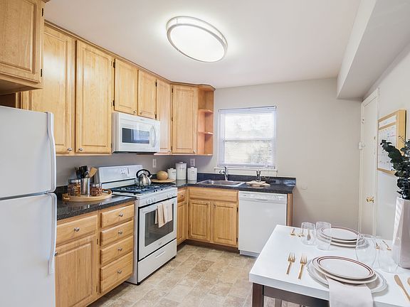3rd image of 213 Garfield Ave #467B