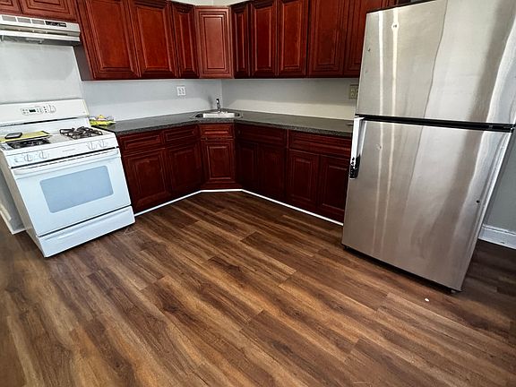 2nd image of 203-205 Lawrence Pl #2