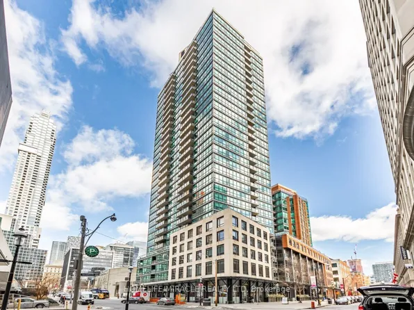 1 Scott St #202W, Toronto, ON M5E 1A1