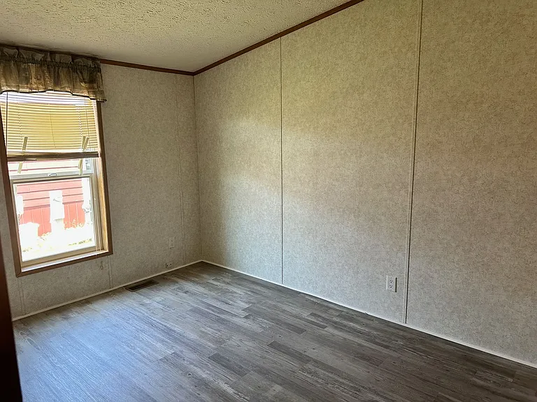 2741 Crab Tree St — Photo 17