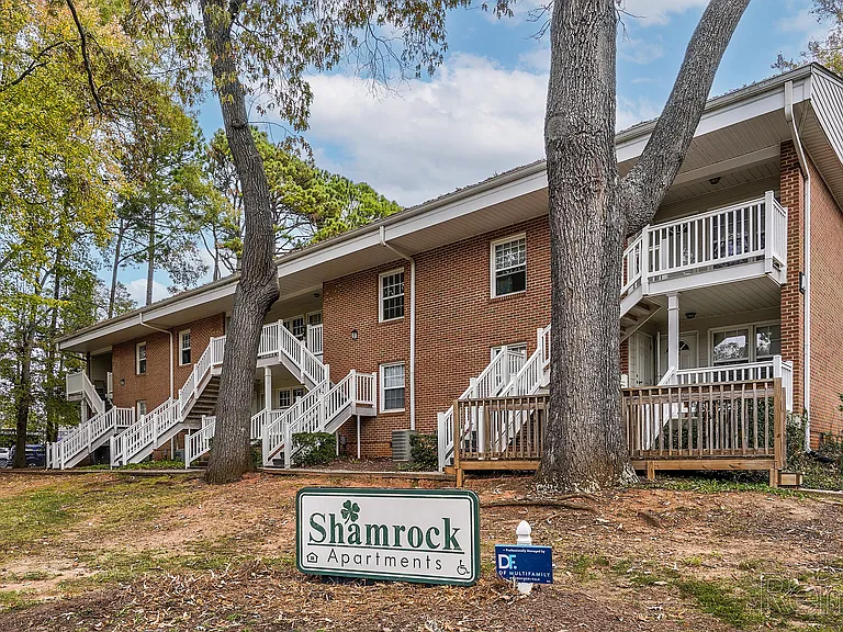Shamrock Apartments — Photo 13