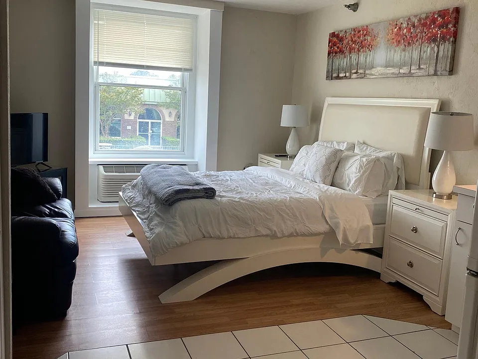 224 E Garden St #238