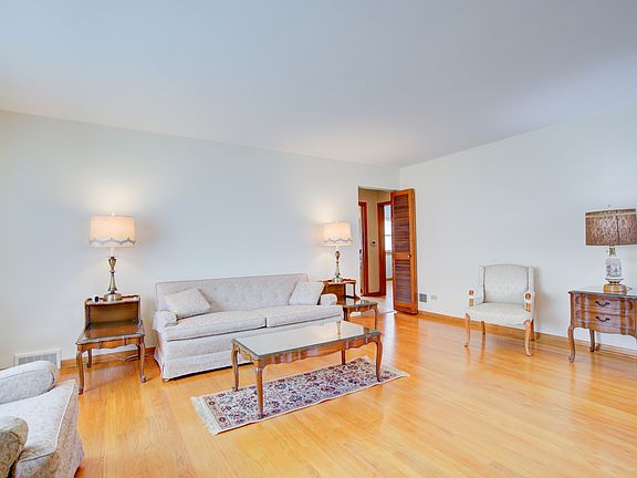 5th image of 46 N Ardmore Ave