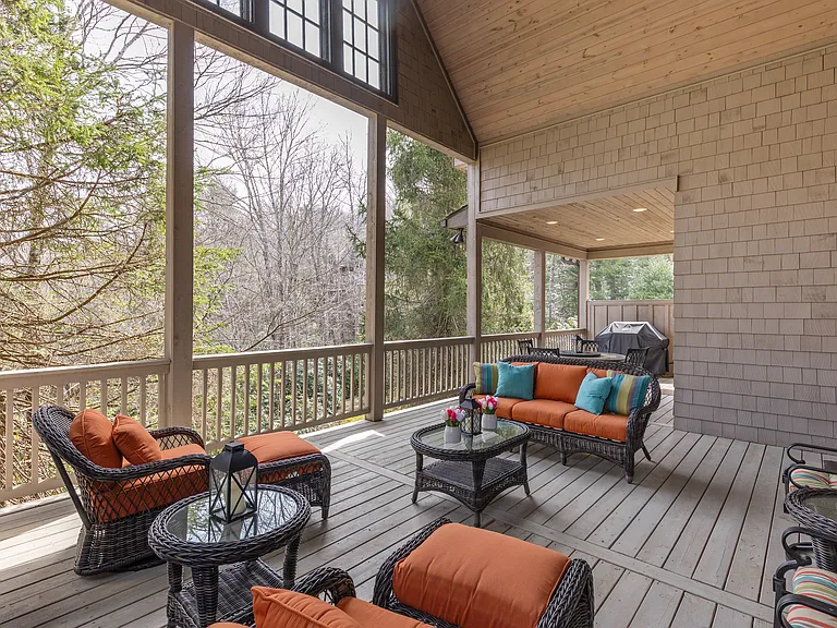 115 Falls Ct W — Photo 3