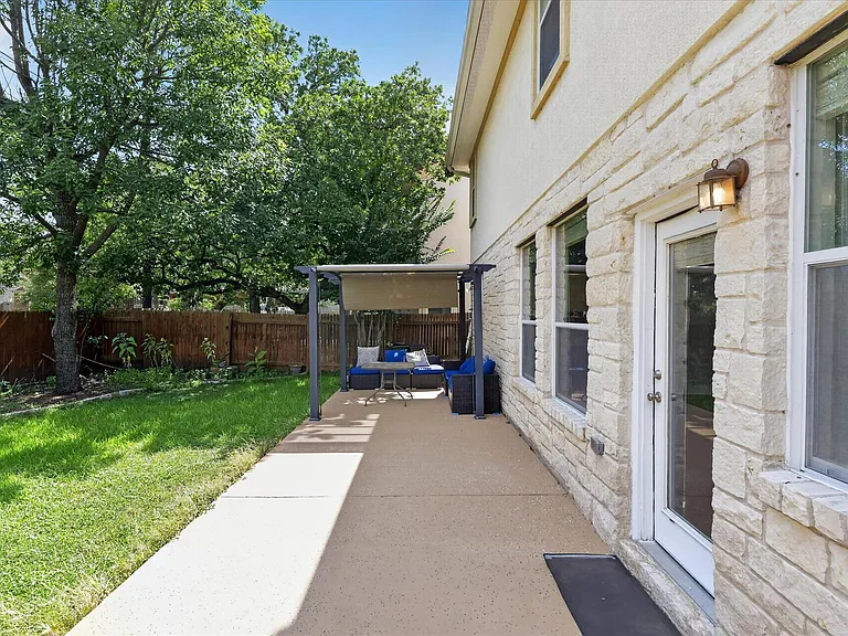 15324 Interlachen Dr — Photo 33
