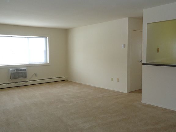 3rd image of 9 Kensington Cir APT G
