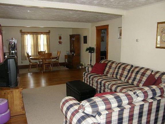 3rd image of 17 Glendale St