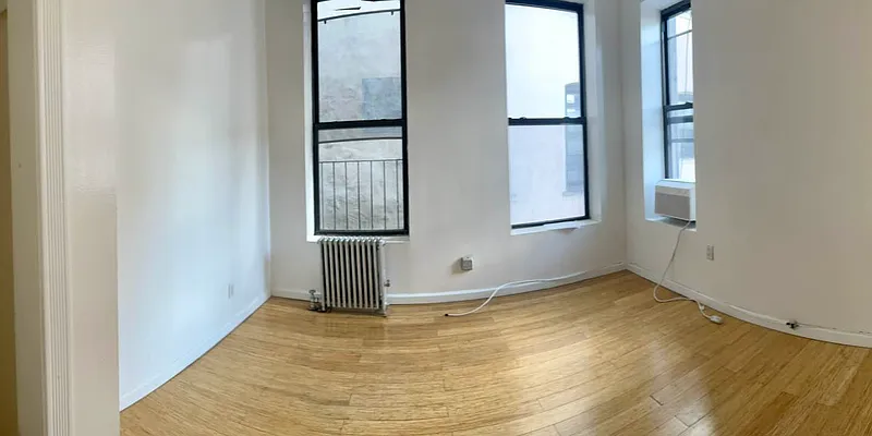 Rented by Randall Star Realty Inc | media 6