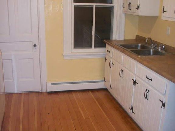 4th image of 221 Seymour Ave