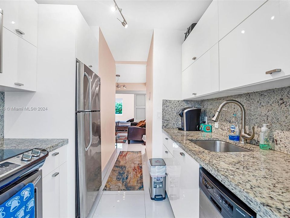 1st image of 1135 Euclid Ave #101