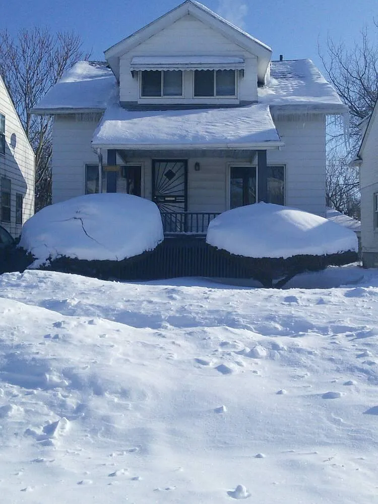 18646 Carrie St photo 1