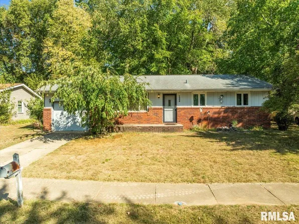 1206 Timber Ln, Pekin, IL 61554
