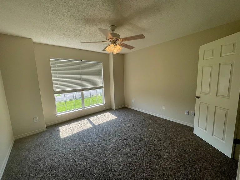 21822 Eastbrook St — Photo 16