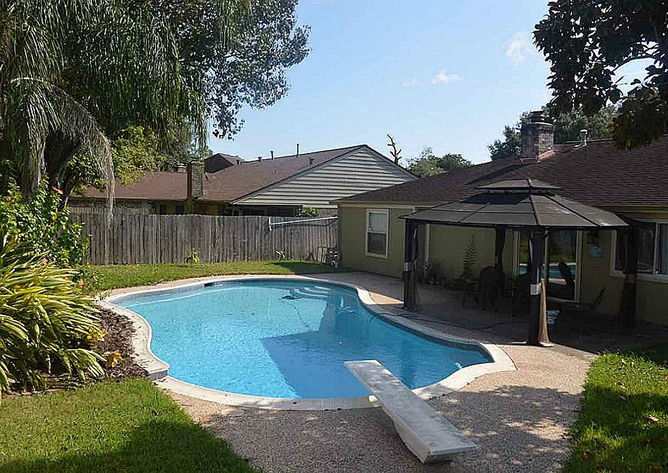 1st image of 15923 Dunmoor Dr