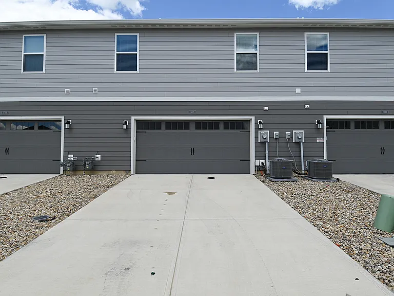 1728 Trinity Ln — Photo 29