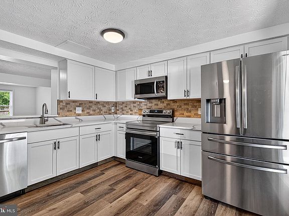 5th image of 15628 Mews Ct