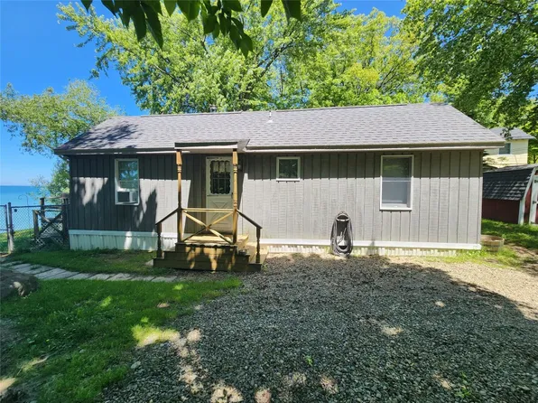 27 Hidden Ln, North East, PA 16428
