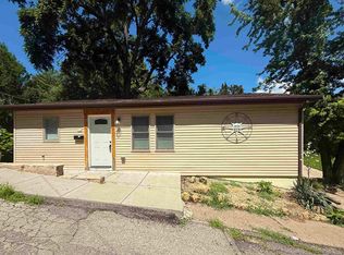 114 N High St, Galena, IL 61036