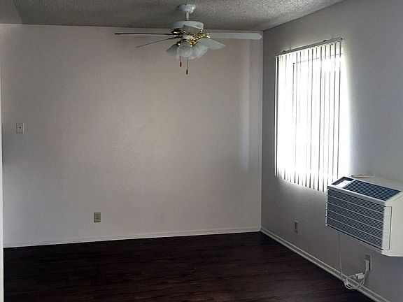 5th image of 15527 Woodruff Ave #20