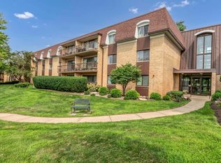 1103 N Mill St APT 104, Naperville, IL 60563