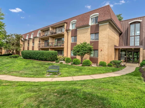 1103 N Mill St APT 104, Naperville, IL 60563