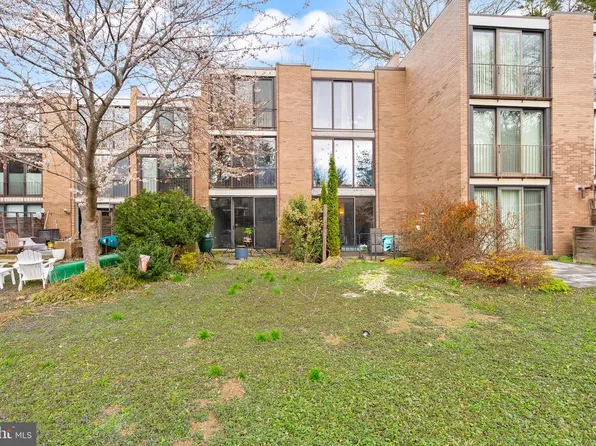 11465 Washington Plz W, Reston, VA 20190