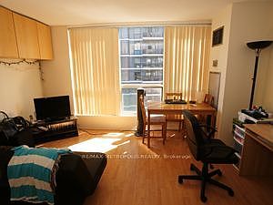 4th image of 7 Carlton St #1702