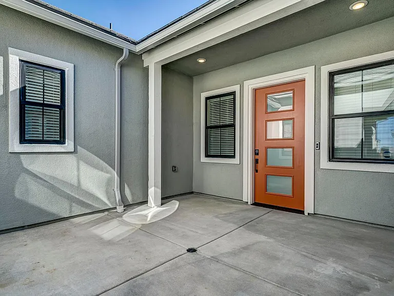 924 Solarium Dr — Photo 5