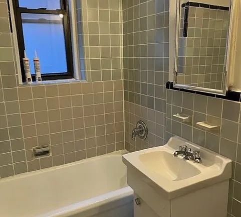 3rd image of 960 Sterling Pl APT 1E