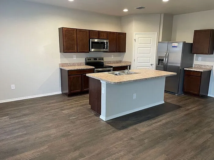 3 bed, 2.5 bath, 1689 sqft, $1,600 — Photo 4