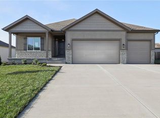 208 SW Nelson Dr, Blue Springs, MO 64014