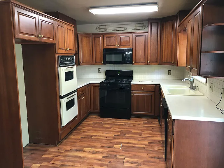 3224 Regency Dr — Photo 6