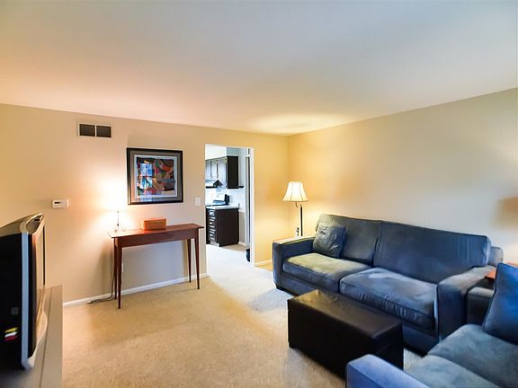 5th image of 1131 Pinehurst Dr