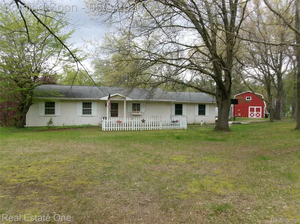 12909 Haven Dr, South Lyon, MI 48178
