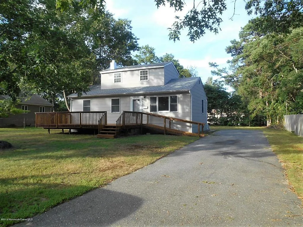 110 Solar Dr photo 1