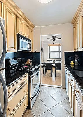 4th image of 132 E 35th St #9E
