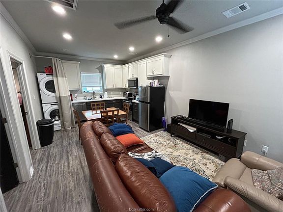 5th image of 700 Highlands St #700B