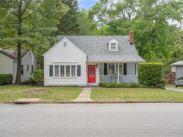 832 Knollwood St, Winston Salem, NC 27103