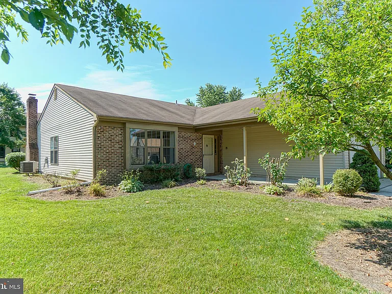 31 W Oleander Dr — Photo 2