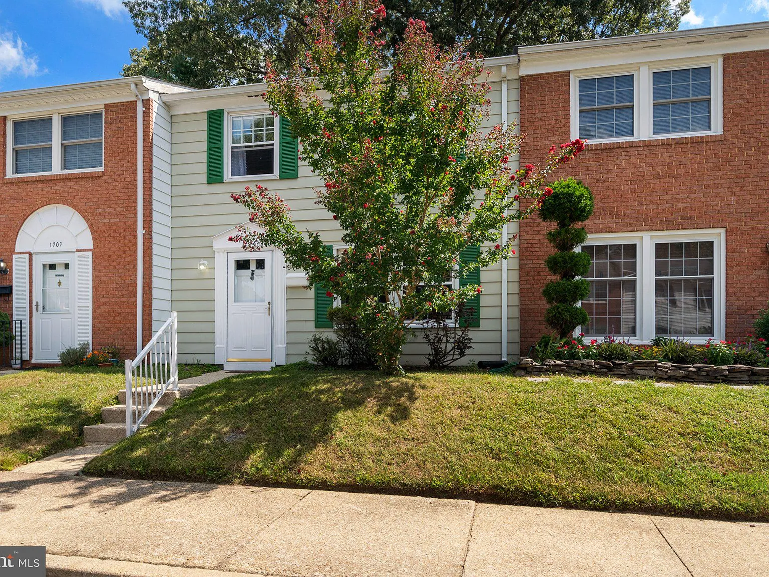 3 bed, 1.5 bath, 1496 sqft, $2,775 — Photo 1