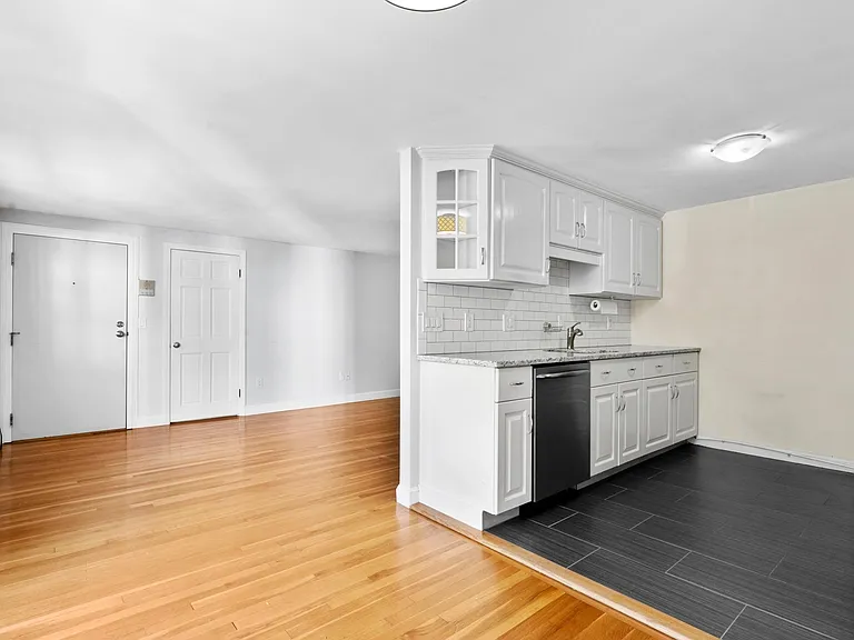 15 Lafayette St #2 — Photo 3
