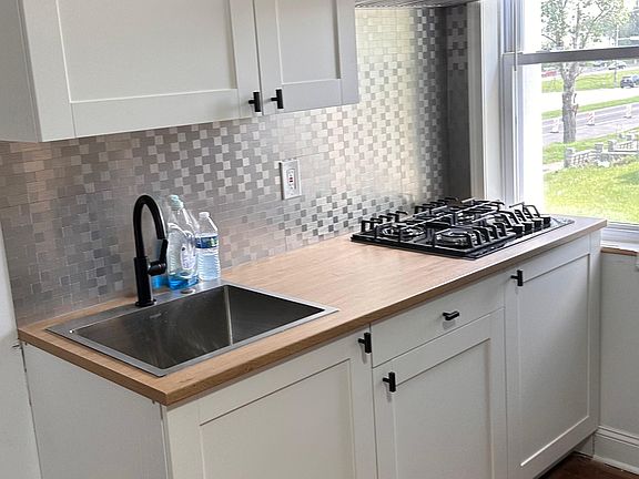 5th image of 5115 E Roosevelt Blvd #B