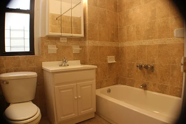 Rented by Roberto Guilbet, LREB | media 19