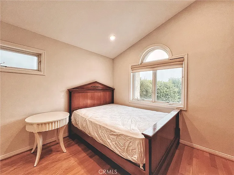 289 S Owens Dr — Photo 16