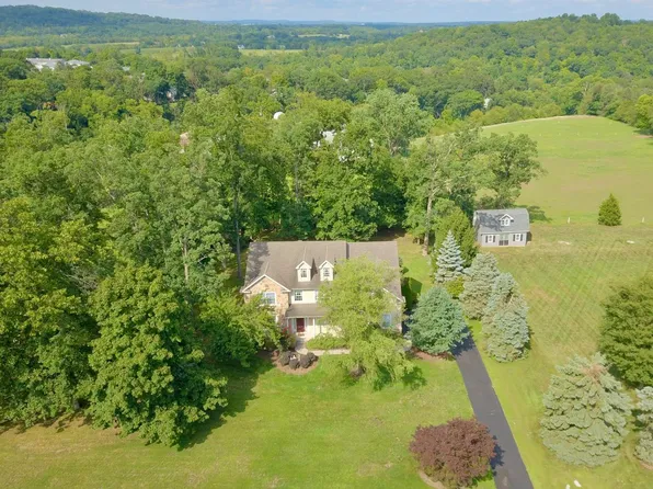 1 Eagle View Ln, Schwenksville, PA 19473