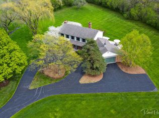 25505 N Oak Creek Cir, Barrington, IL 60010