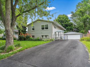 141 Austin Ave, Carpentersville, IL 60110
