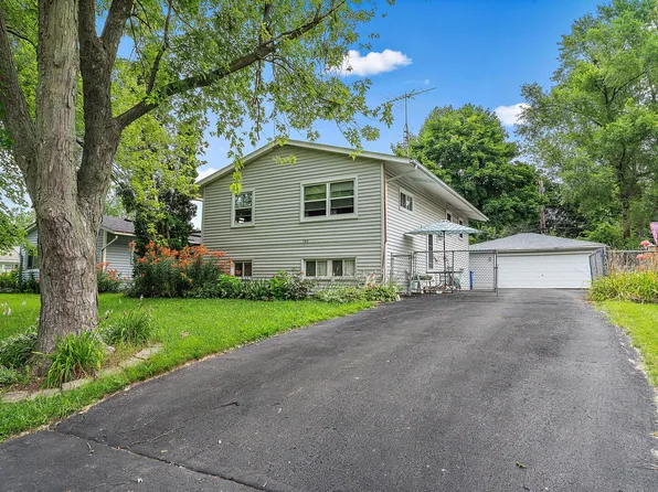 141 Austin Ave, Carpentersville, IL 60110