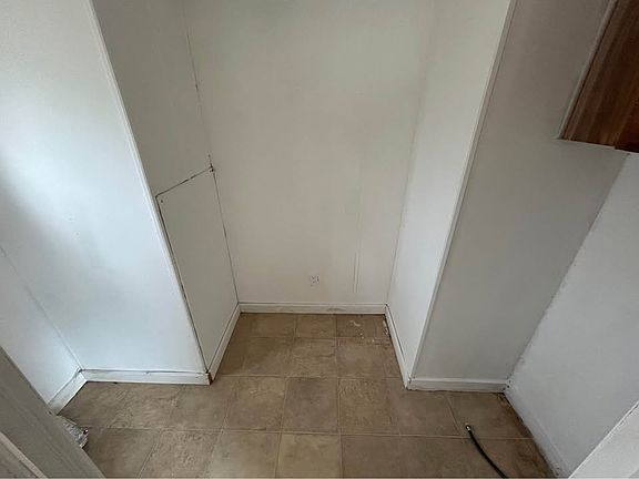 5th image of 302 Reid Ct